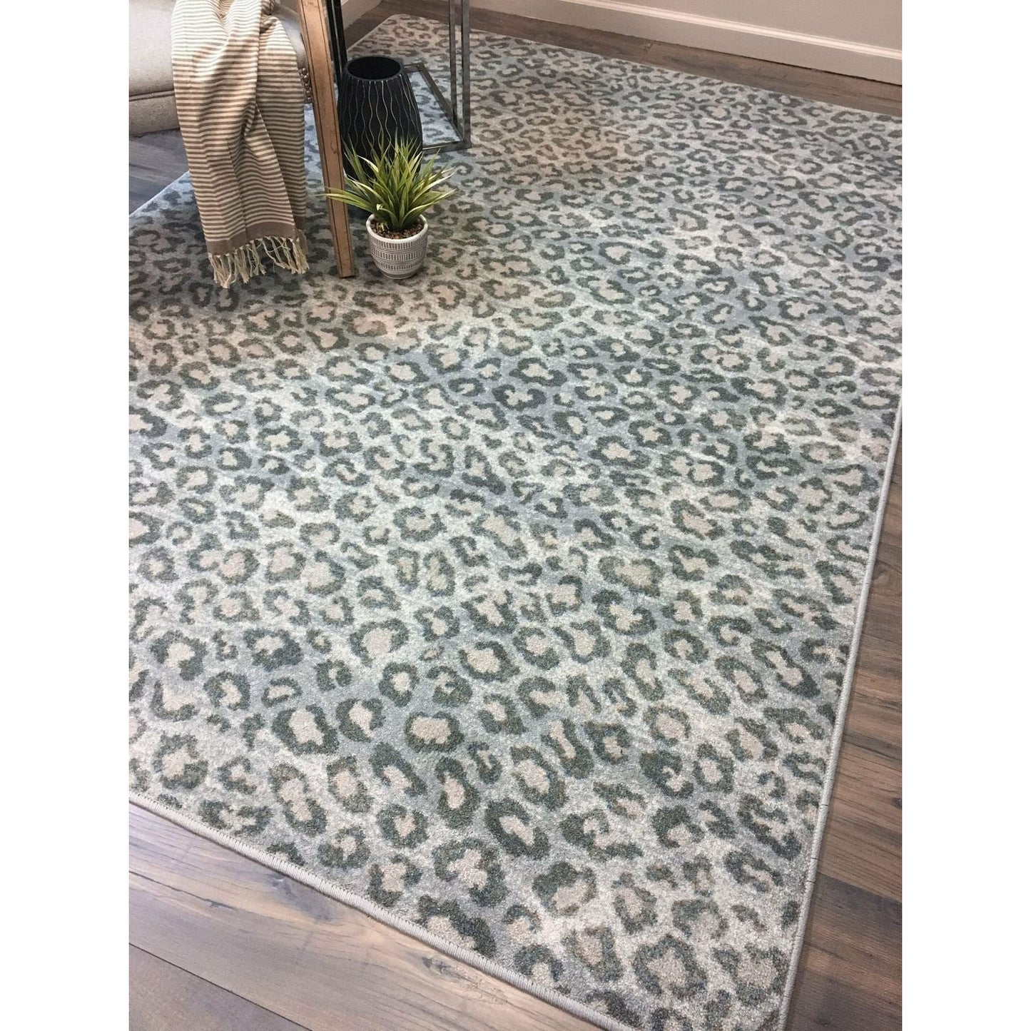 American Dakota Wild Reverence Leopard Lounge - Natural